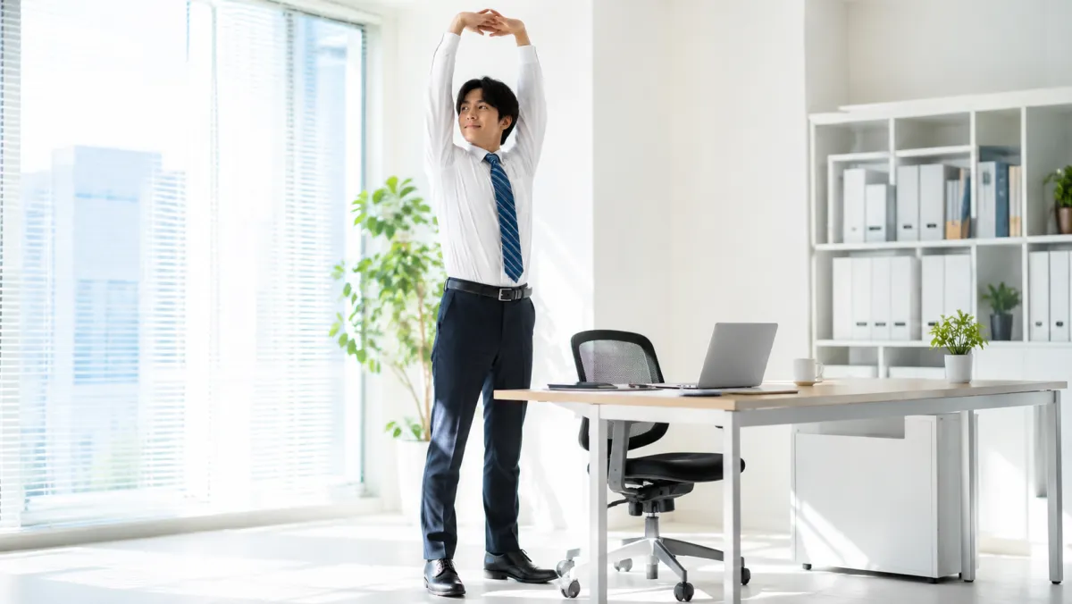 オフィスでこっそりできる体ほぐし・筋トレ｜デスクワークの合間に